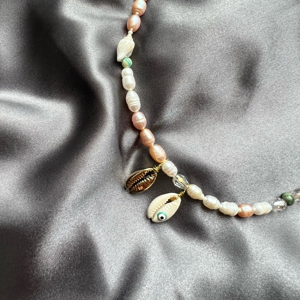 Seashell pearl necklace